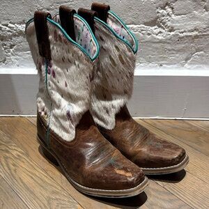 Girls Cowboy Boots w/Fur & Multicolor. Sz 2